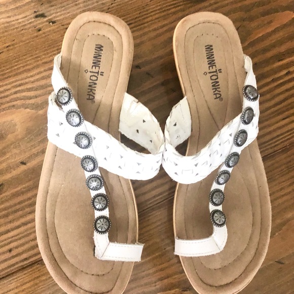 🍂 Minnetonka White Leather Sandals Size 8 - Picture 2 of 6